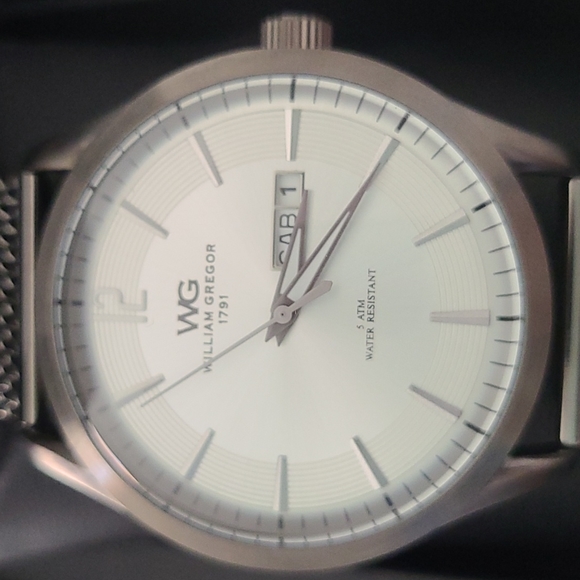 William Gregor men's silver watch with extra band - Picture 2 of 4